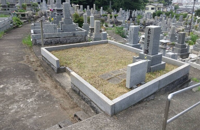 お彼岸前の墓地清掃及び草刈りを代行いたします・草刈り剪定専門エコボスコ合同会社（行橋市）