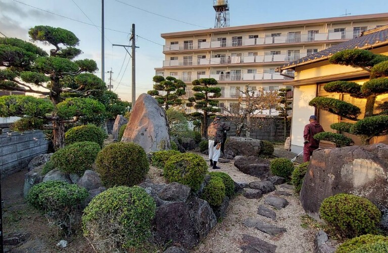 お庭づくりのお手伝いをいたします・草刈り剪定専門エコボスコ合同会社（行橋市）